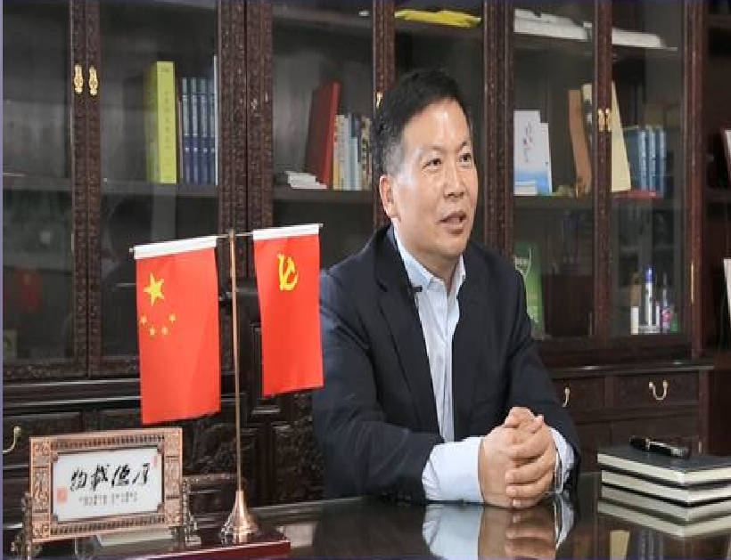 Aries Zhang, founder of YIYI Mesh Belt, in the company office
