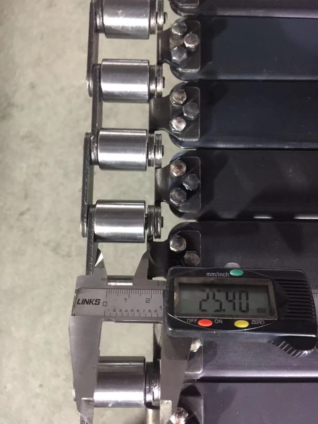 Hinged plate belt chain pitch measurement with caliper